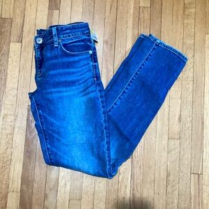 American Eagle Women’s skinny  blue jeans. Size 4